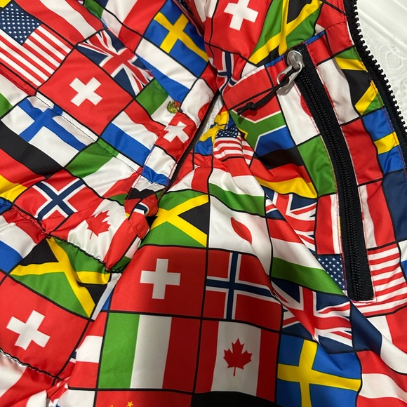 THE NORTH FACE SOCHI RU/14 FLAGS 700 DOWN VEST , SIZE LARGE WOMENS, BLACK/RED - Picture 12 of 14